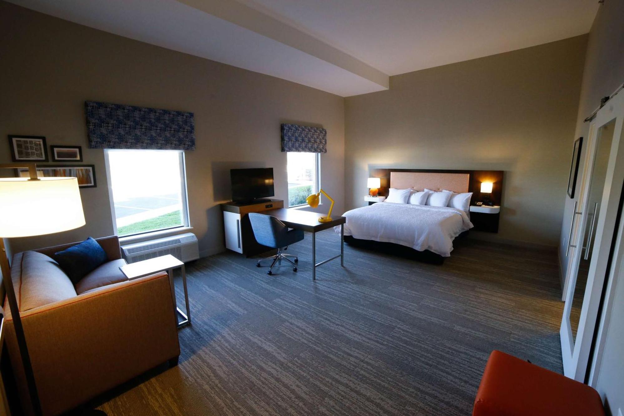 Hampton Inn & Suites Forest City Exterior foto